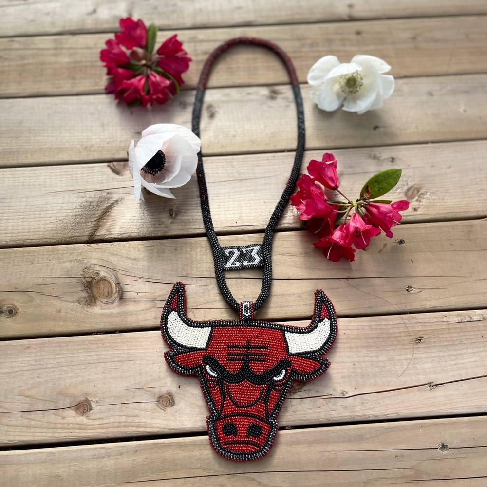 Handmade beaded black red and white Chicago bulls pendant - Picture 1 of 8